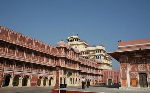 Udaipur City Tour with Scenic Lake Pichola Boat Ride