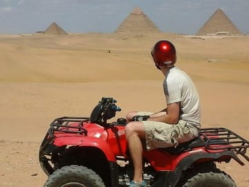 Private Guided Tour of Giza Pyramids and Saqqara in Cairo