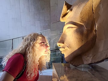 Private Cairo VIP Tour: Giza Pyramids, GEM, Bazaar & Nile Cruise