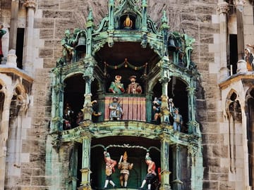 Munich Essentials – English Garden, Marienplatz & Royal Residenz