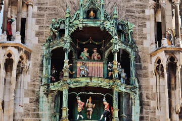 Private Guided Tour of Munich's English Garden and Marienplatz