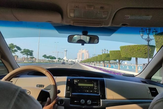 Abu Dhabi City Tour: Grand Mosque, Palace, Louvre & Ferrari World