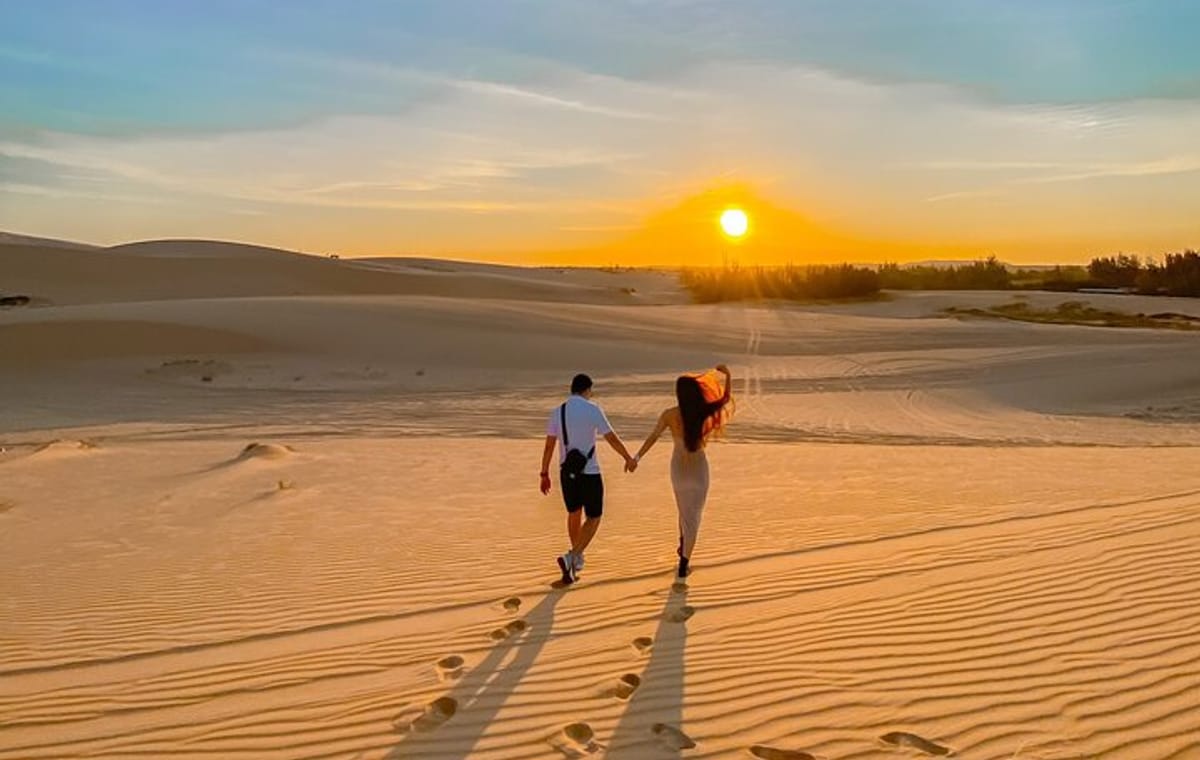 5-Hour Sunrise or Sunset Jeep Tour from Mui Ne Beach Town