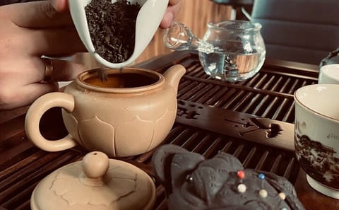 Georgian Tea Tasting and Walking Tour in Tbilisi
