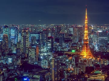 Professional Photo Shoot and Walking Tour in Chiyoda, Tokyo
