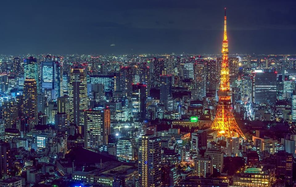 Professional Photo Shoot and Walking Tour in Chiyoda, Tokyo