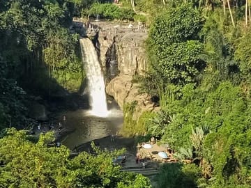 tegenungan waterfall
