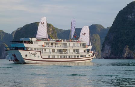 Bai Tu Long Bay Luxury Cruise with Kayaking and Sightseeing