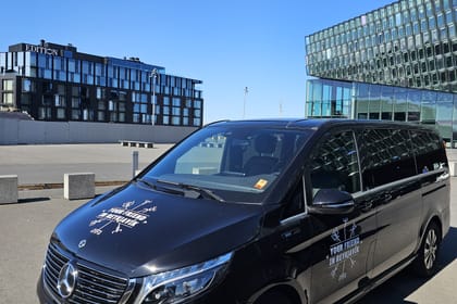 Private Keflavik Airport Transfer by YFIR