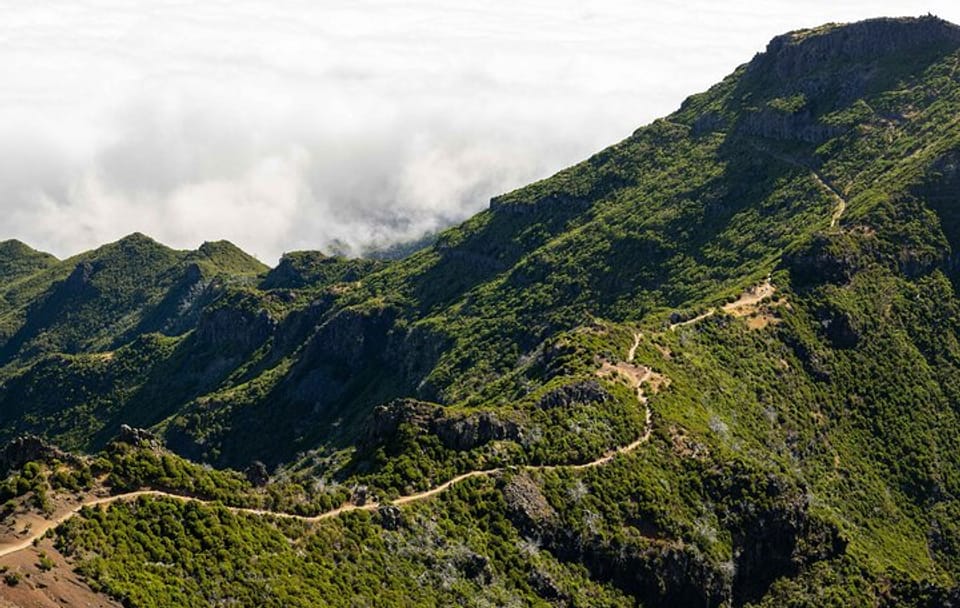 Hiking Transfer from Pico do Areeiro to Achada do Teixeira