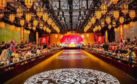Yuxiandu Royal Cuisine Museum Tour with Show and Banquet