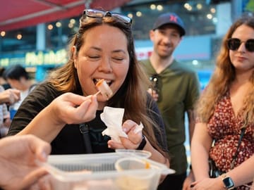 Hong Kong Street Food Tour with Locals – Dim Sum, Wonton & more