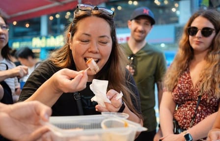 Hong Kong Street Food Tour: Dim Sum and Wonton Tasting