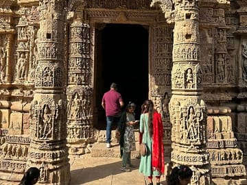Private Bus Tour of Modhera Sun Temple and Rani ki Vav