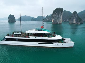 Luxurious Day Tour of Halong and Lan Ha Bay from Hanoi