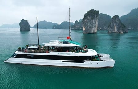 Luxurious Day Tour of Halong and Lan Ha Bay from Hanoi