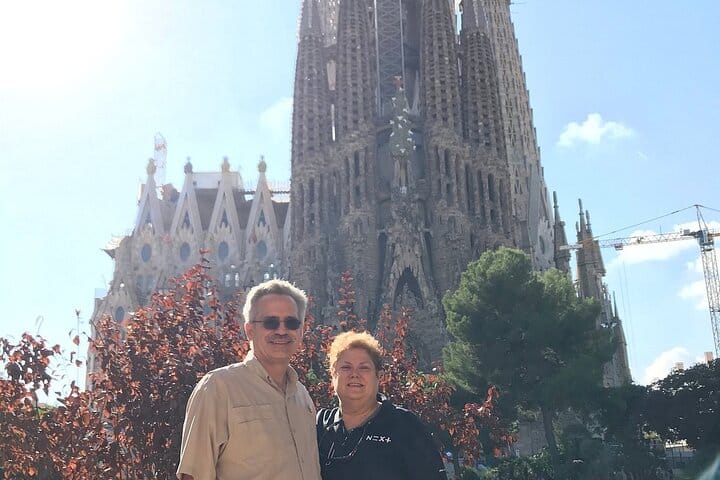Private Barcelona Tour with Licensed Guide Sagrada Familia-Park Güell-La Pedrera 7