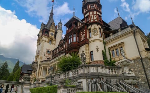 Peles and Cantacuzino Castles Day Tour from Brașov