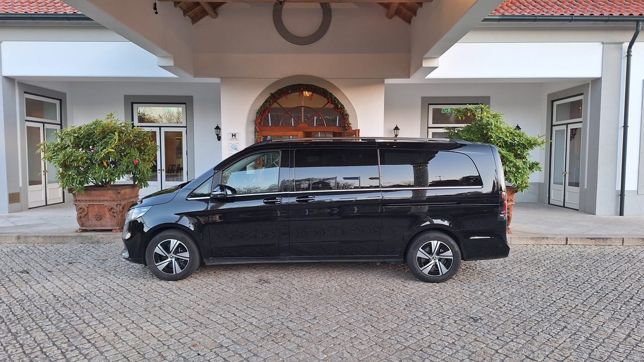 Private Chauffeur by the Hour in Porto – 20 km Included per Hour 6