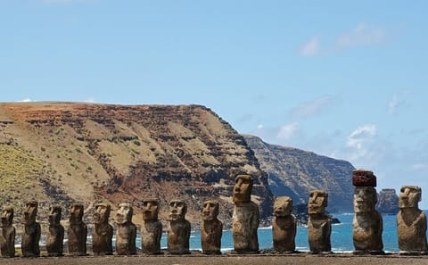 Easter Island Moai Statues Tour: Five Days in Hanga Roa