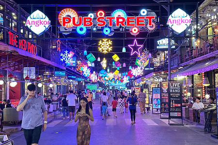 (Free eSIM) Siem Reap Night Market & pub street walking tour