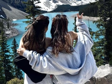 Day Trip to Lake Louise, Moraine Lake, and Johnston Canyon from Calgary