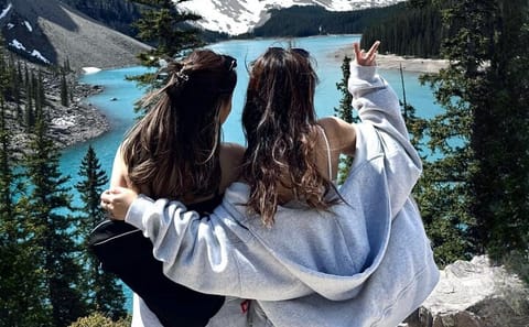 Day Trip to Lake Louise, Moraine Lake, and Johnston Canyon from Calgary