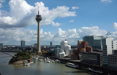 Cologne to Düsseldorf: Private Guided Cultural Tour