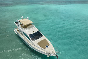 Cancún: 5 hours Coast & Pizza in 58' Yacht Azimut