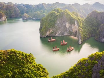 Lan Ha bay overview