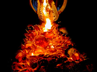 Experience real hot lava right in front of your eyes