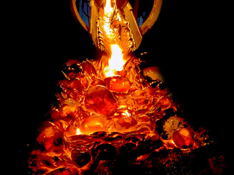 Experience real hot lava right in front of your eyes