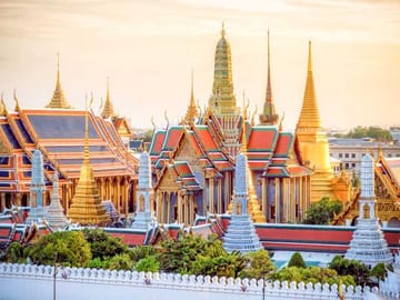 Wat Pho & Wat Arun Walking Tour with Professional Guid