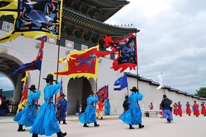 Seoul City Sightseeing Tour Including Gyeongbokgung Palace, N Seoul Tower, and Namsangol Hanok Village