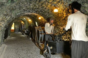 Santorini Wine Tasting and Vineyard Tour with Local Guide