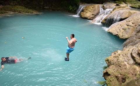 Private Blue Hole and Secret Falls Tour with Shopping in Lucea