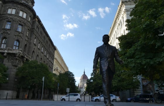 Walking Tour of Pest: Explore Budapest's Historic Sights