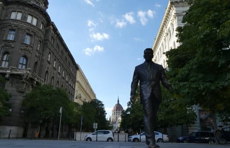 Walking Tour of Pest: Explore Budapest's Historic Sights