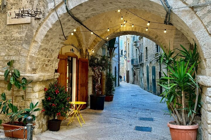 Bari: Guided Tour of the Old Town with Street Food 8