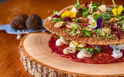 Outdoor Terrace Dining Experience in Downtown Dubai