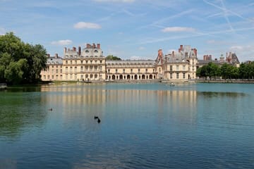 Fontainebleau Palace Tour with Paris Pickup and Guide