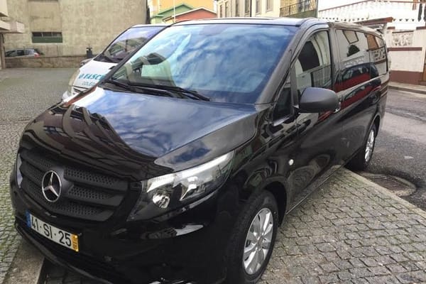 Porto to Douro Valley Private Transfer Up to 4 Stops