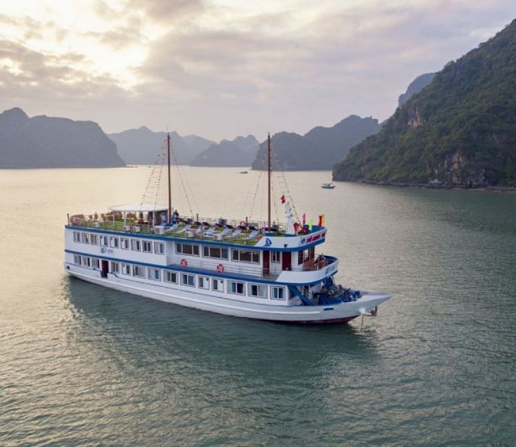 Luxury Halong Bay & Lan Ha Bay Cruise with Kayaking and Cooking Class