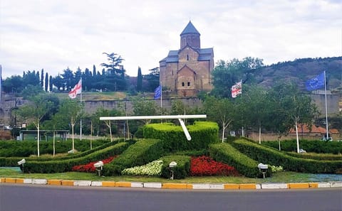 Tbilisi and Stepantsminda: 6-Day Cultural and Scenic Tour