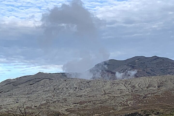 Depending on the eruption situation, you can take our bus to the crater of Mt. Aso.