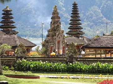 Temple complex at Ulun Danu
