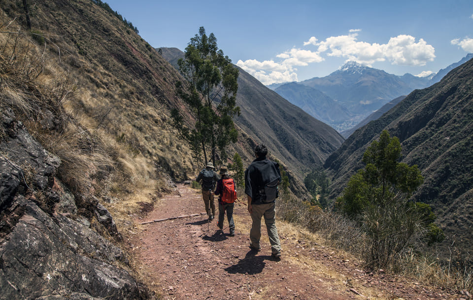 Private 2-Day Sacred Valley Tour: Waterfalls and Chinchero