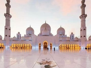 Abu Dhabi City Tour: Sheikh Zayed Mosque and Qasr Al Watan