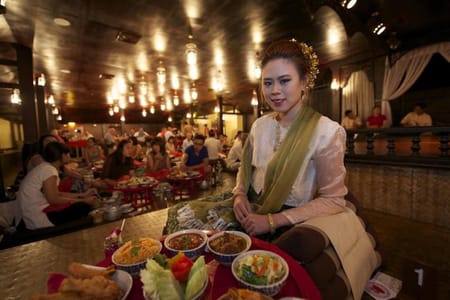 Thai Khantoke Dinner & Cultural Dance Show with Transfers