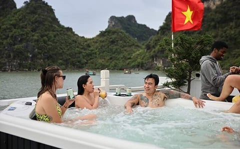 Oasis Bay Party Cruise for Young Travelers with Transfer Included